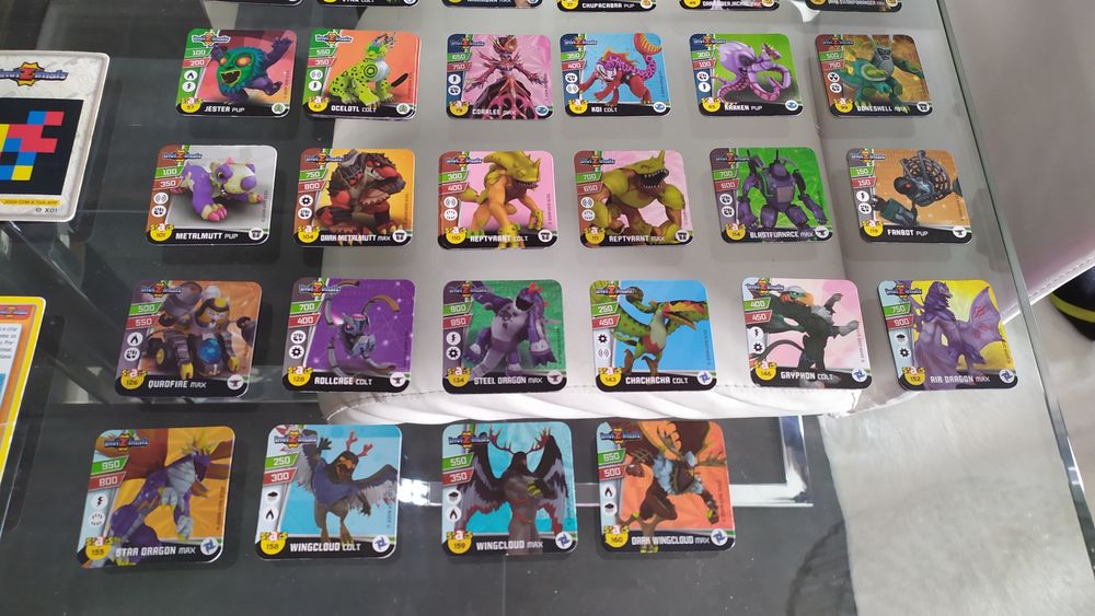 Vendo e troco Cartas e stacks das 4 coleções Invizimals