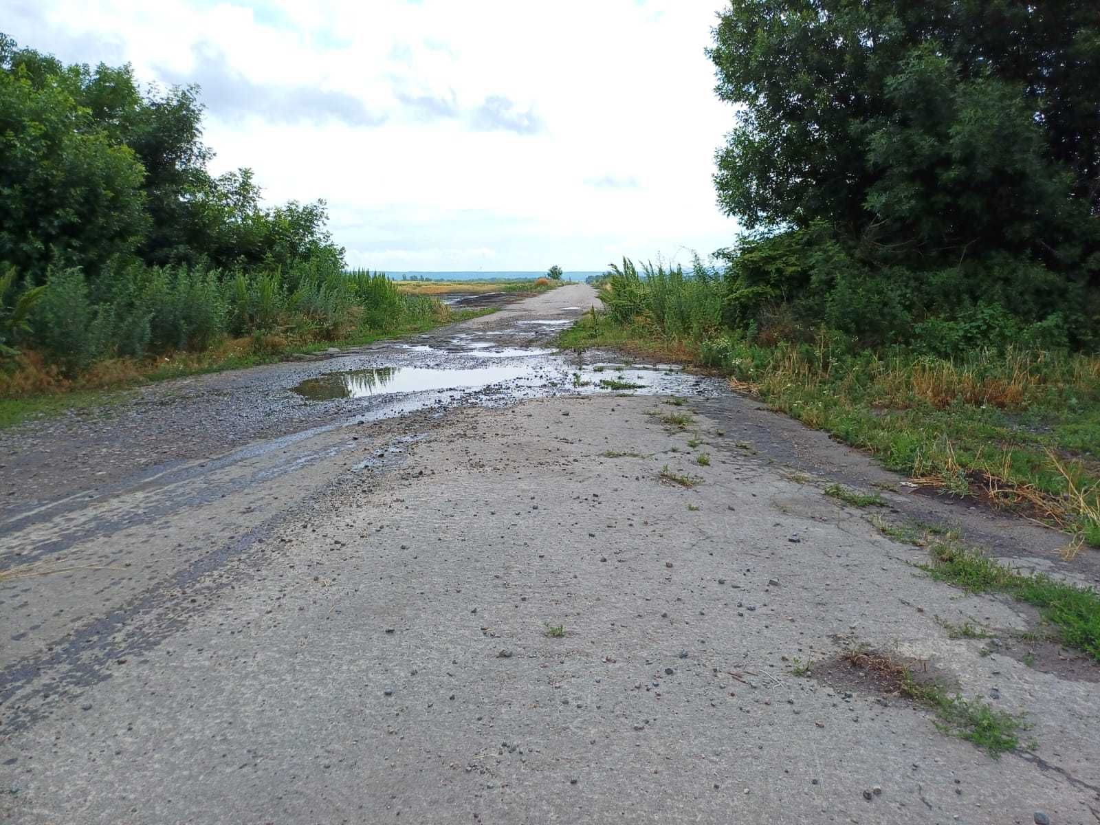 Хім-склад, тваринництво- 3 га серед поля