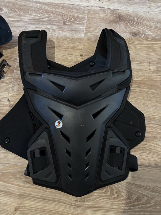 Продам ЕКІП ( черипаха наколіники і перчатки XL