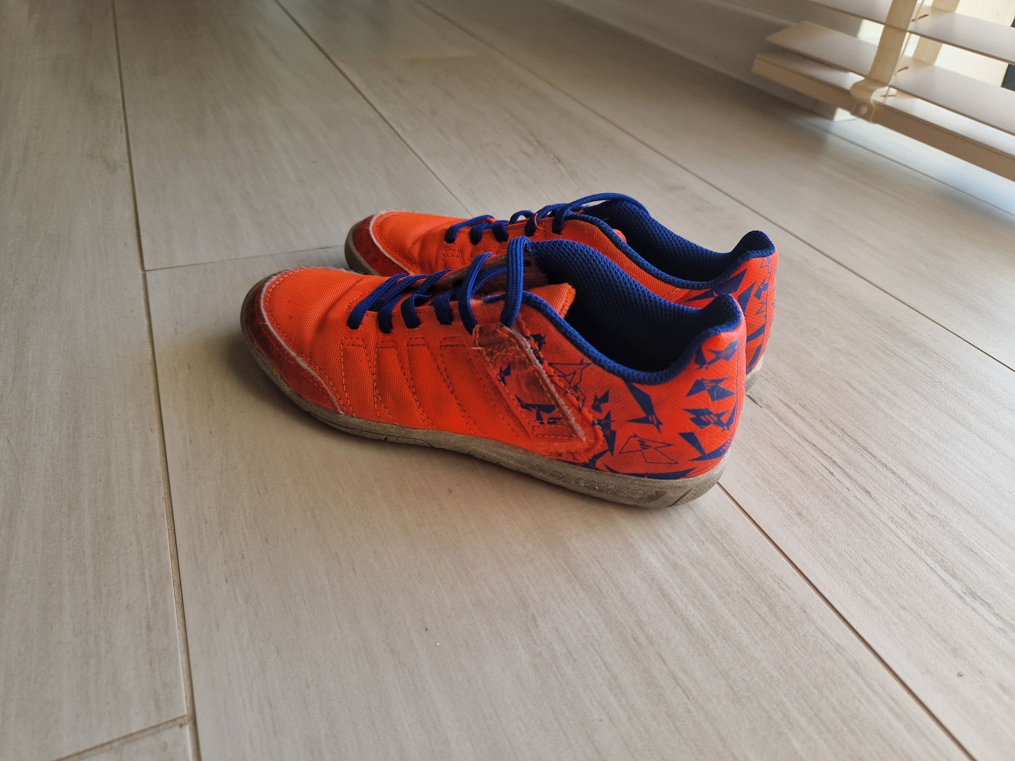 Buty halowe do piłki nożnej