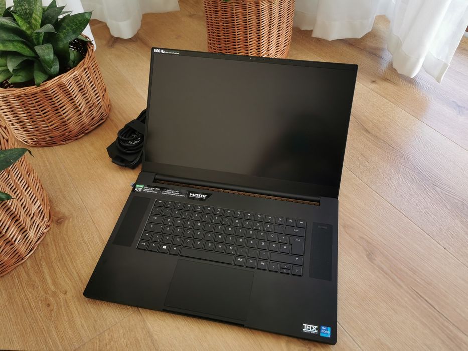 Laptop gamingowy Razer Blade 17 RTX3080 i7-11gen. 32GB RAM, 1TB