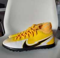 Turfy Nike r.35 22 cm