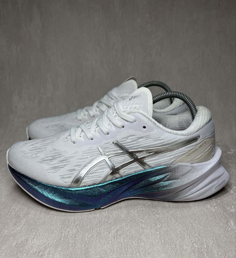 Кросівки Asics Novablast 3 Platinum