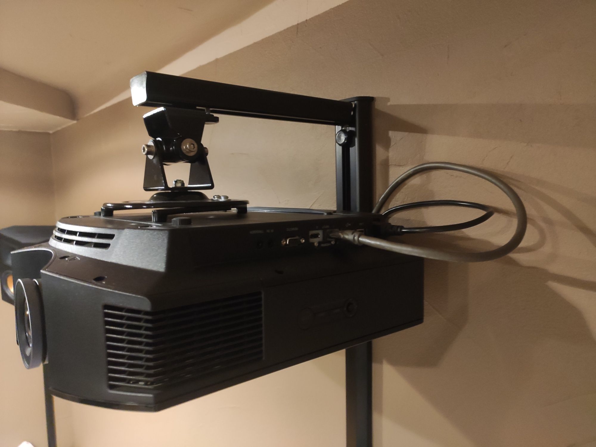Projektor Sony VPL-HW65 + ekran Magicscreen Future Black Reference 110