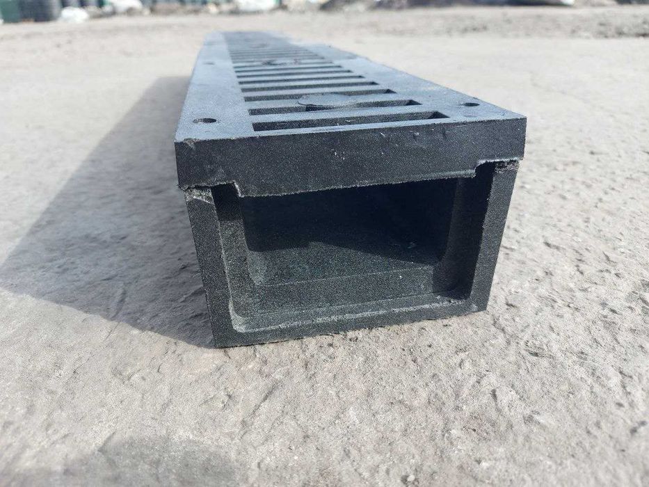 Водовідвід прямокутний в зборі з чорними решітками (А15)