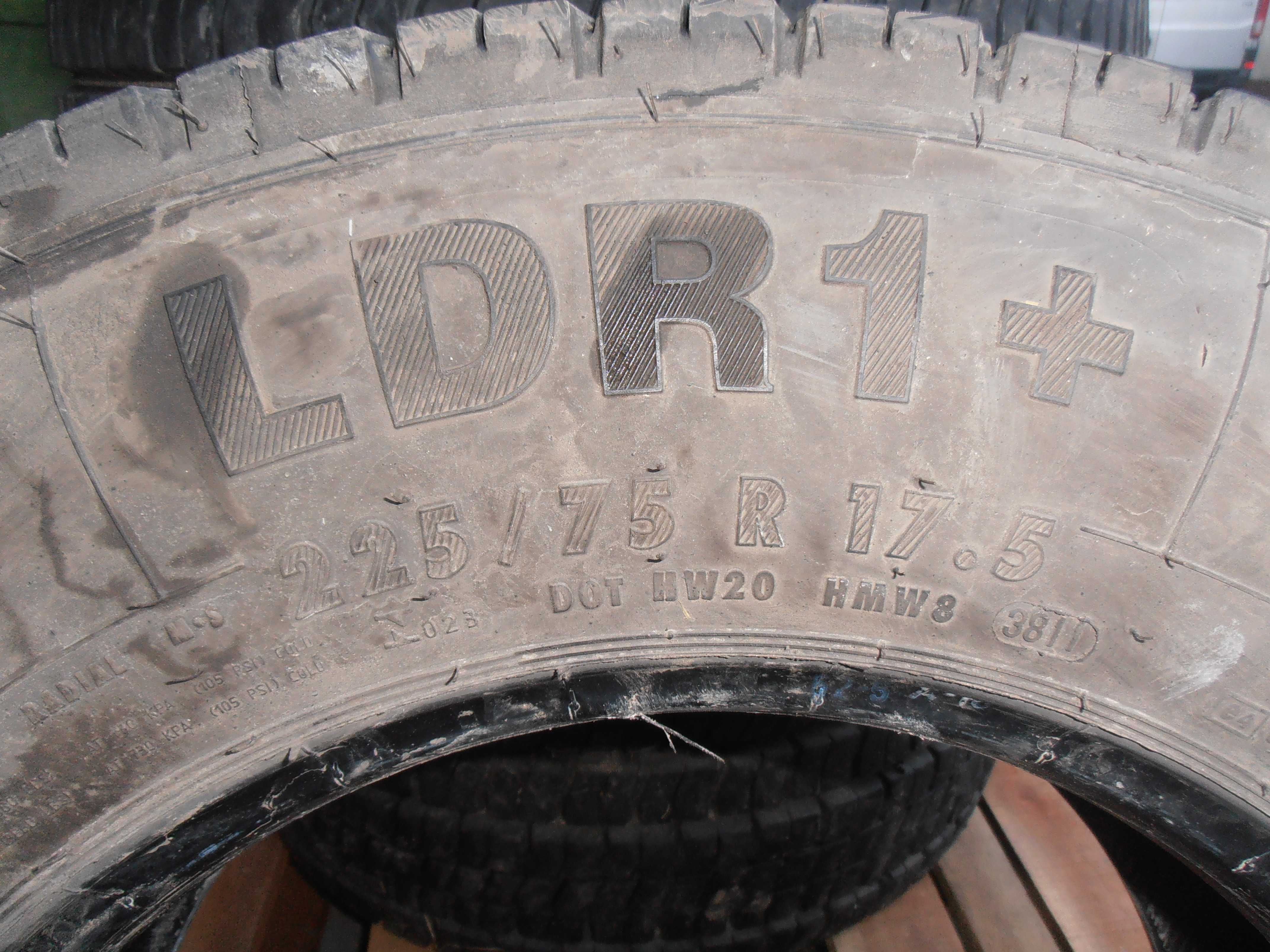 Opony 225/75 R-17,5