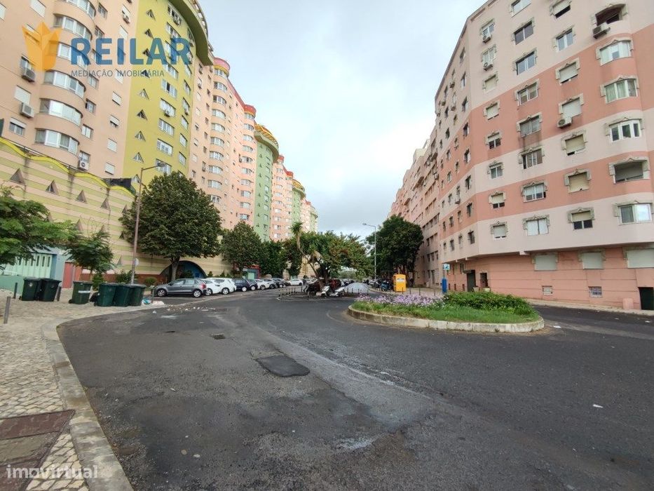 Olaias - Parqueamento 12,5 m2