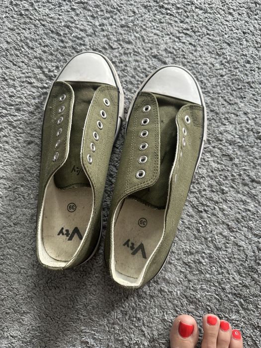 Trampki zalozone kilka razy 38 vty