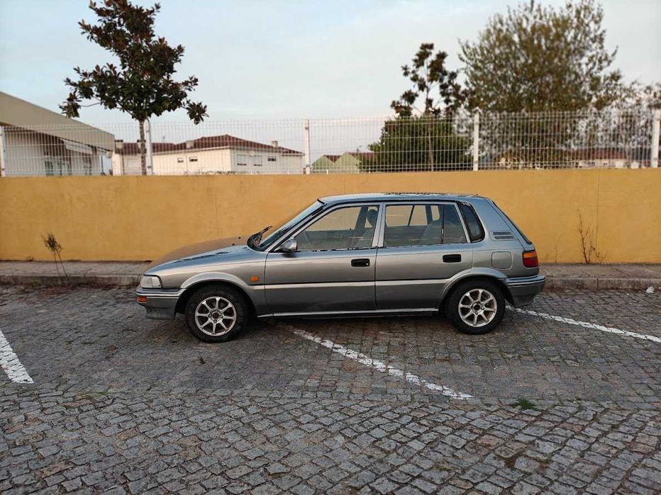 Toyota Corolla 1800D - 5 lugares