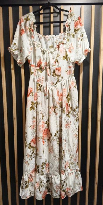 Nowa! Śliczna sukienka w kwiaty XL