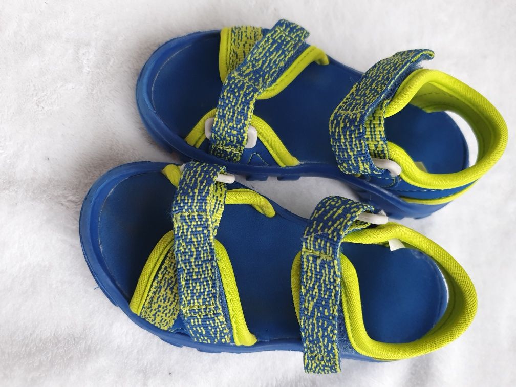 sandały quechua 23/24 klapki na basen buty turystyczne 15cm buciki