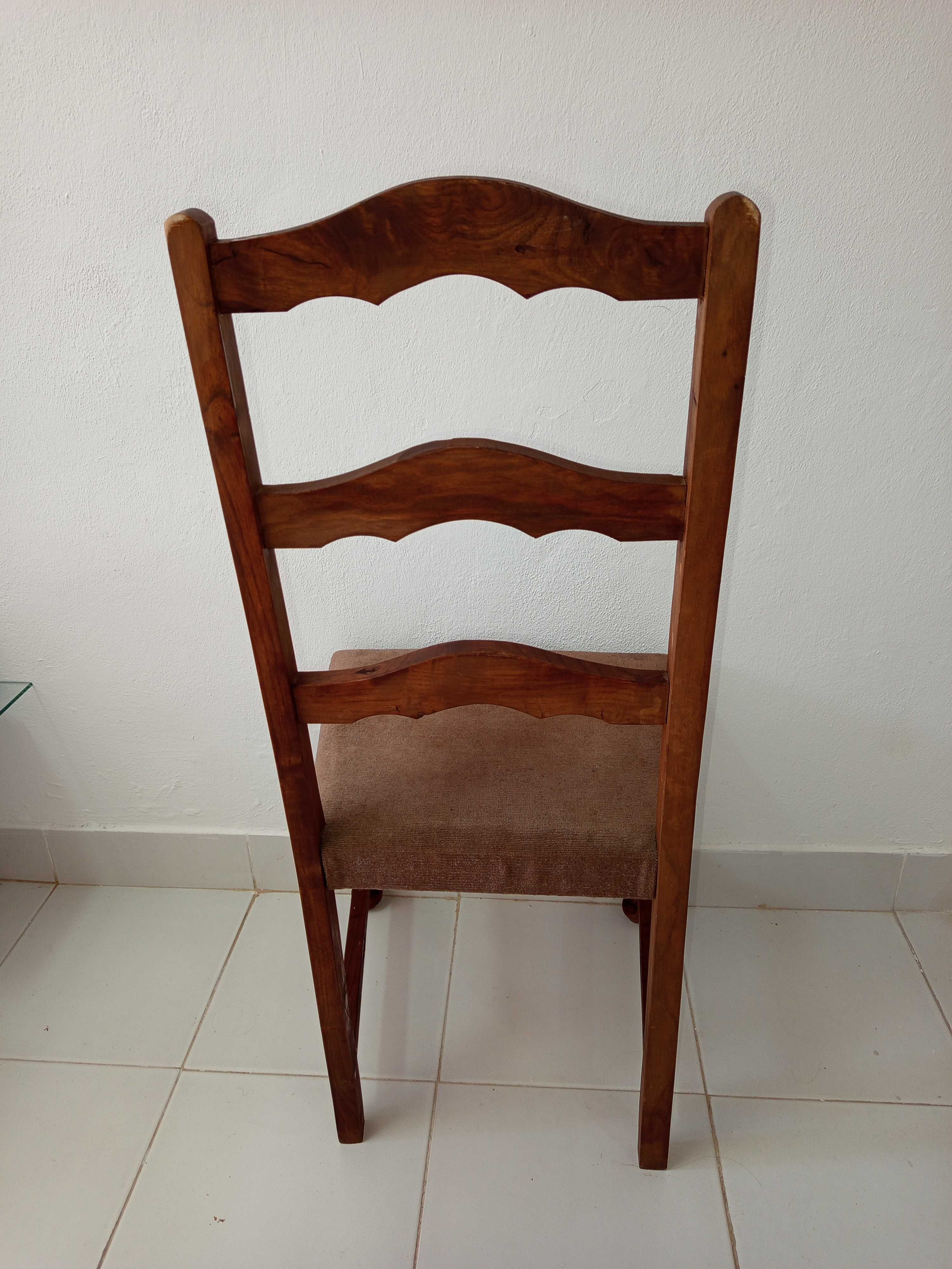 Cadeira de madeira maciça clássica c/ estofo veludo cotelê castanho
