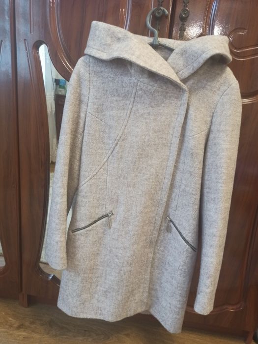 Пальто пудрового кольору