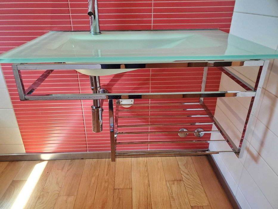 Lavatório Vidro e Inox para Casa de Banho