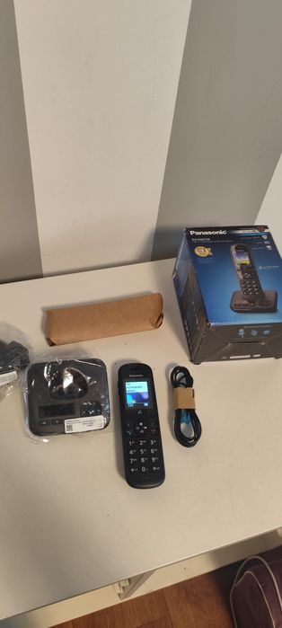 Telefon bezprzewodowy Panasonic z automatyczną blokadą i sekretarką