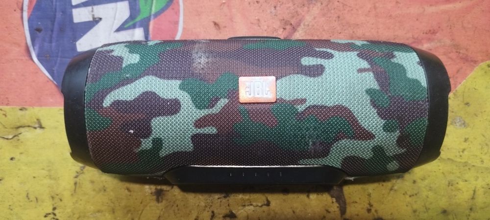 Продам блютуз колонку