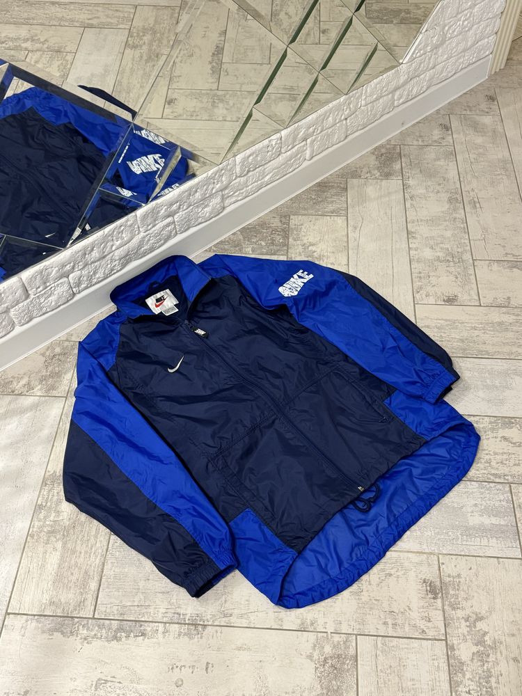 Гарна вінтажна курточка найк vintage nike ветровка