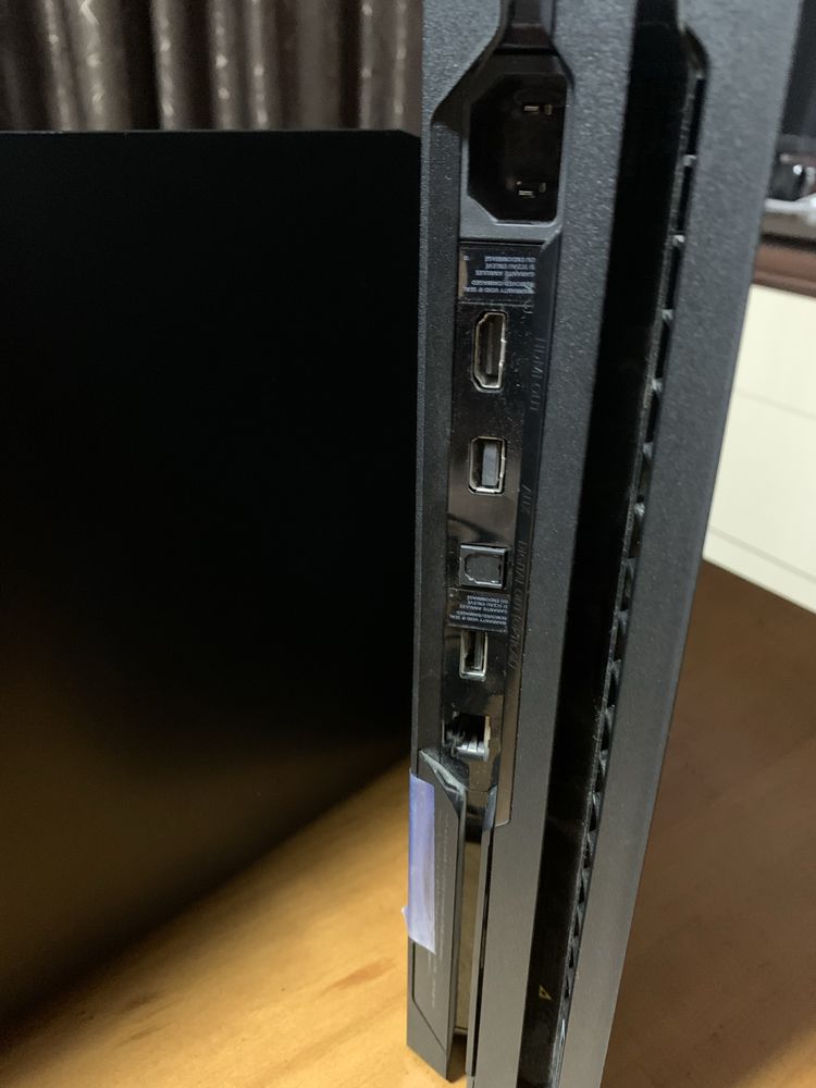 Продам PlayStation 4 pro 1TB