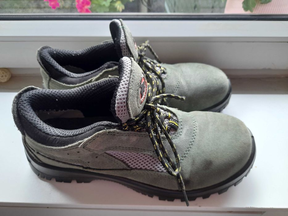 Buty bhp z wzmocnionym noskiem