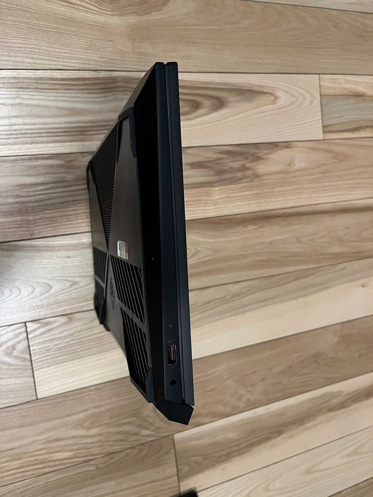 HP OMEN 15 i7-8750H / 16GB/ GTX1060 IPS 144Hz