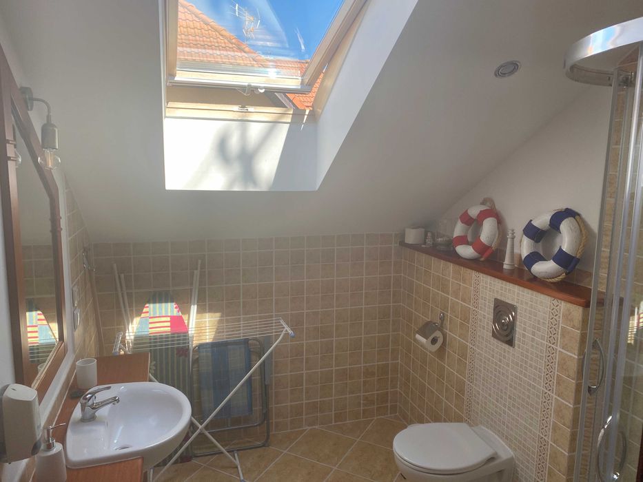 Wynajem dlugoterminowy nad morzem, pokój przy plaży z aneksem basenem