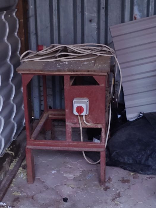 Krajca do cięcia drewna/ Piła stołowa