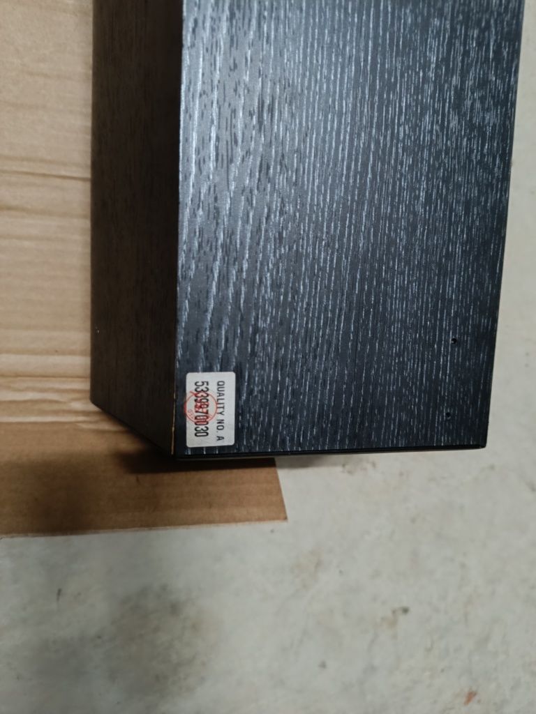 Coluna interior JAMO 100i