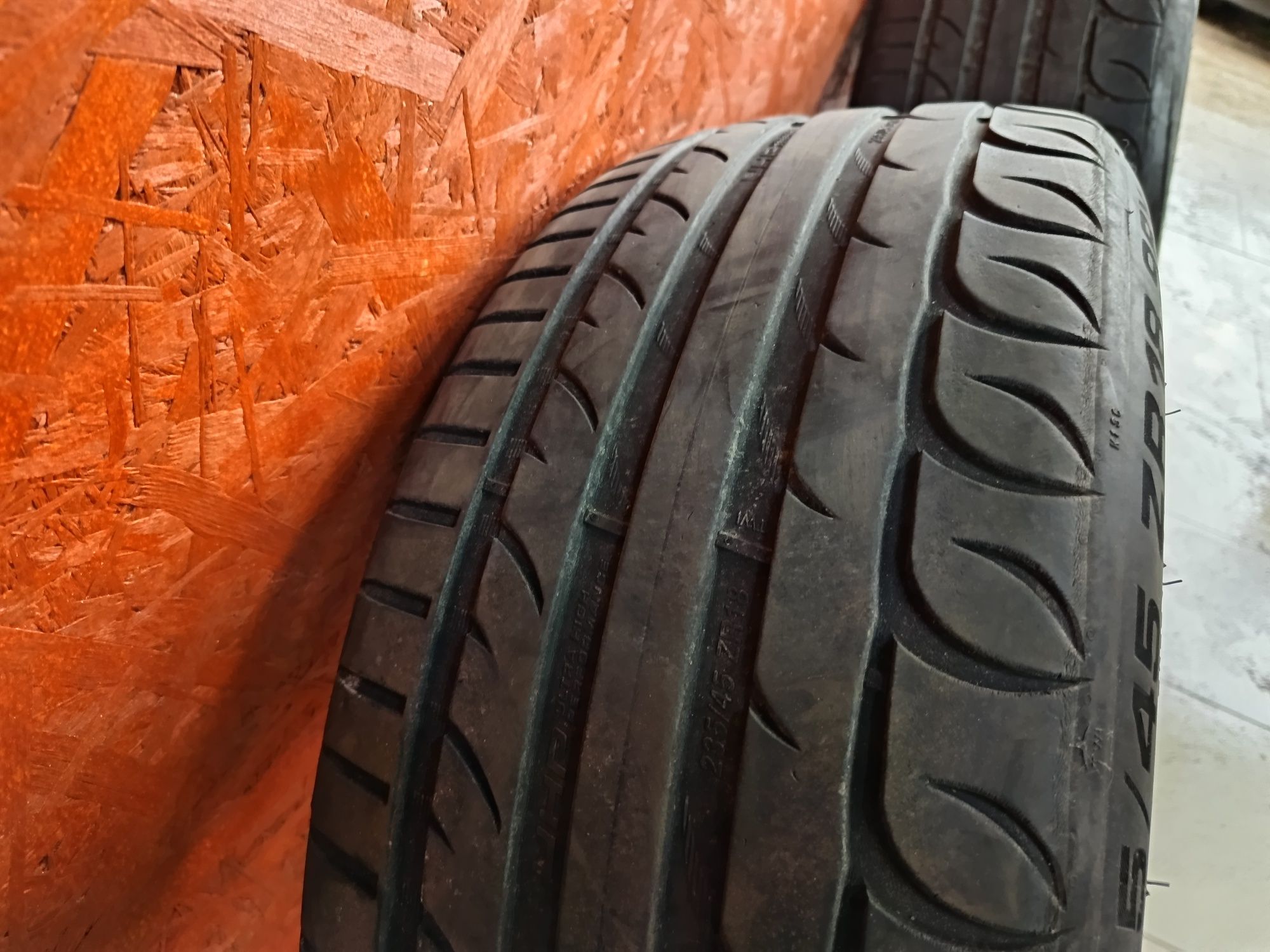Opony letnie 235/45 r18 98y