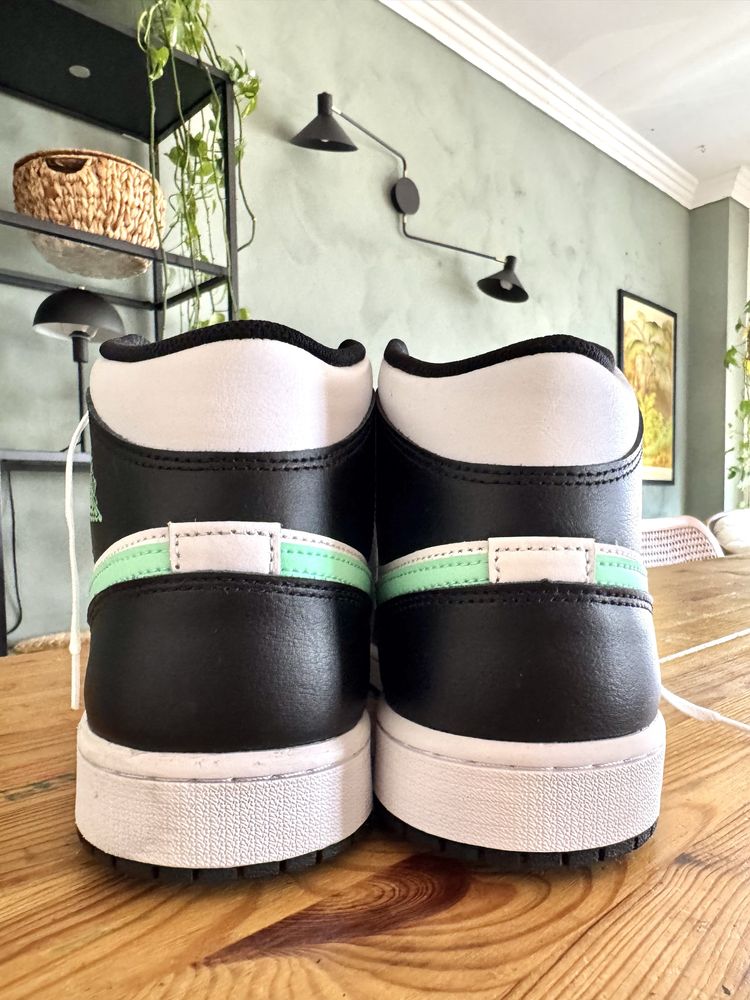 Air Jordan 1 Mid Trainers