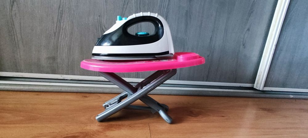 Żelazko i deska do prasowania