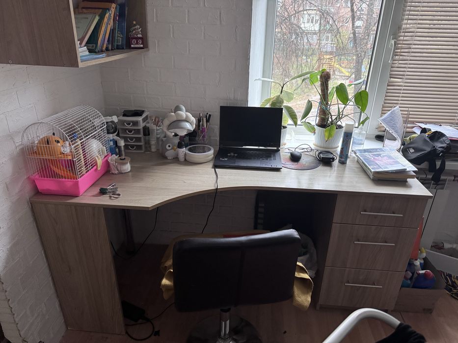 Стіл письмовий бу