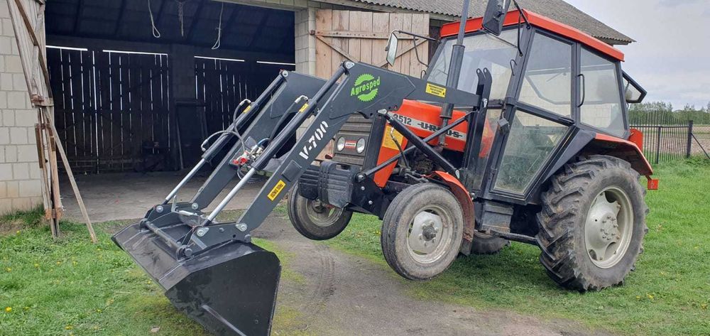 Ładowacz czołowy V700