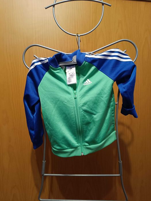 Casacos fato treino Adidas  3/4 e 6/8anos os dois 12,50 cada 7euros