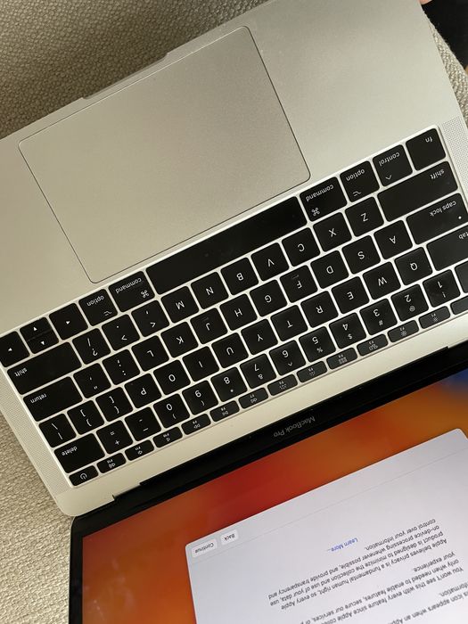 Macbook Pro A1780 i5 8gb 256gb