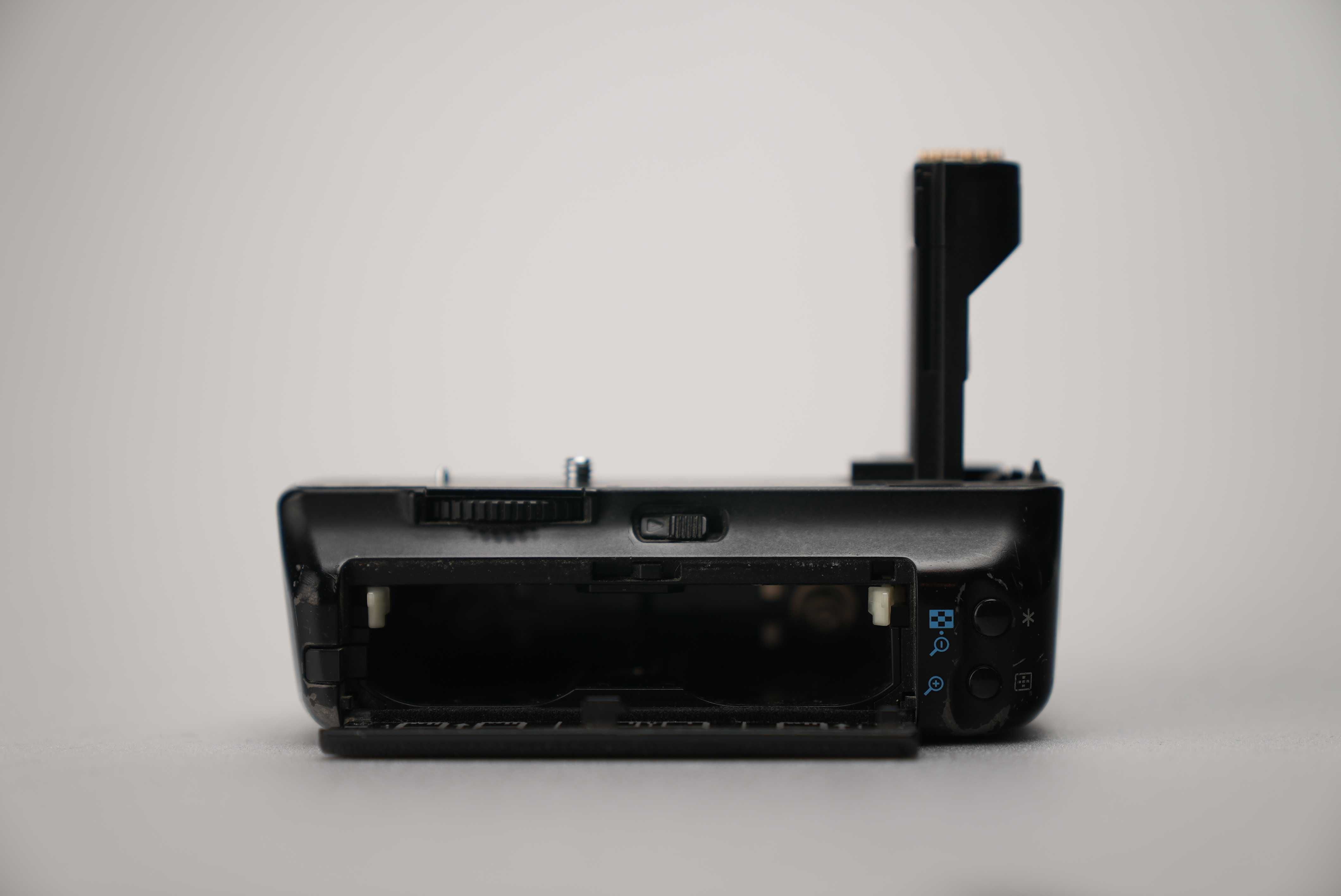 Canon battery grip BG-E4