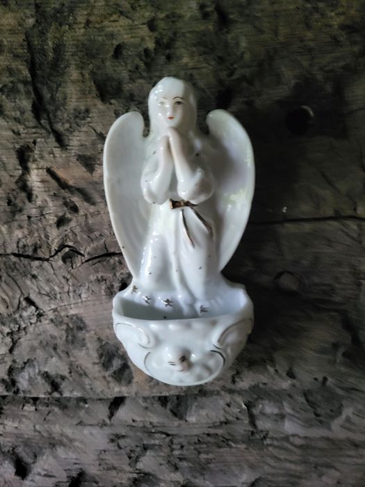 Anioł kropielnica porcelanowa Aniołek
