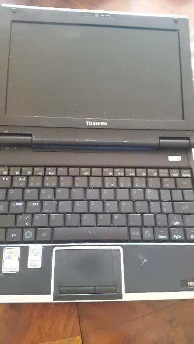 Mini computador Toshiba Nb100