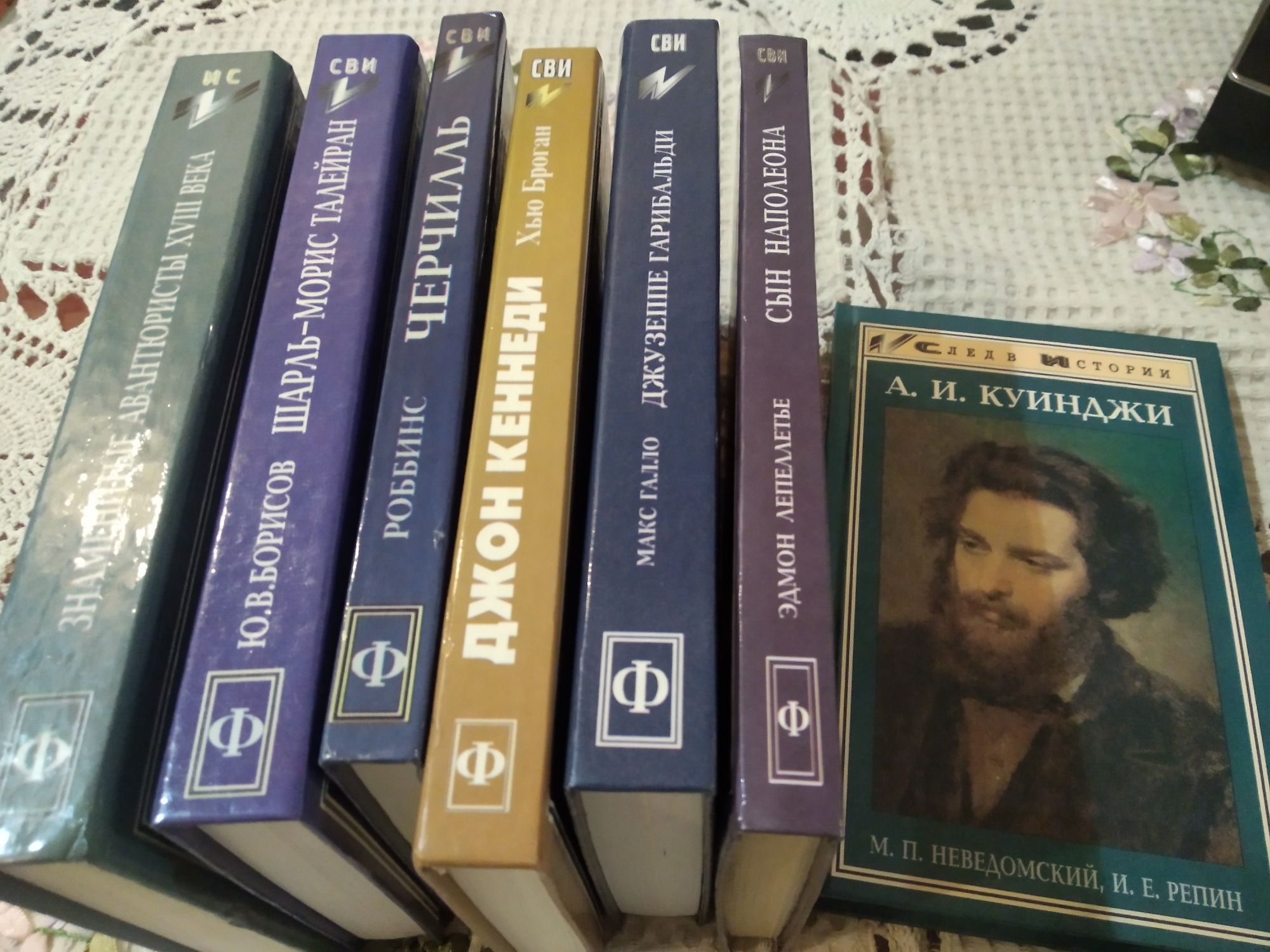 Продаються книги з домашньої бібліотеки у відмінному стані