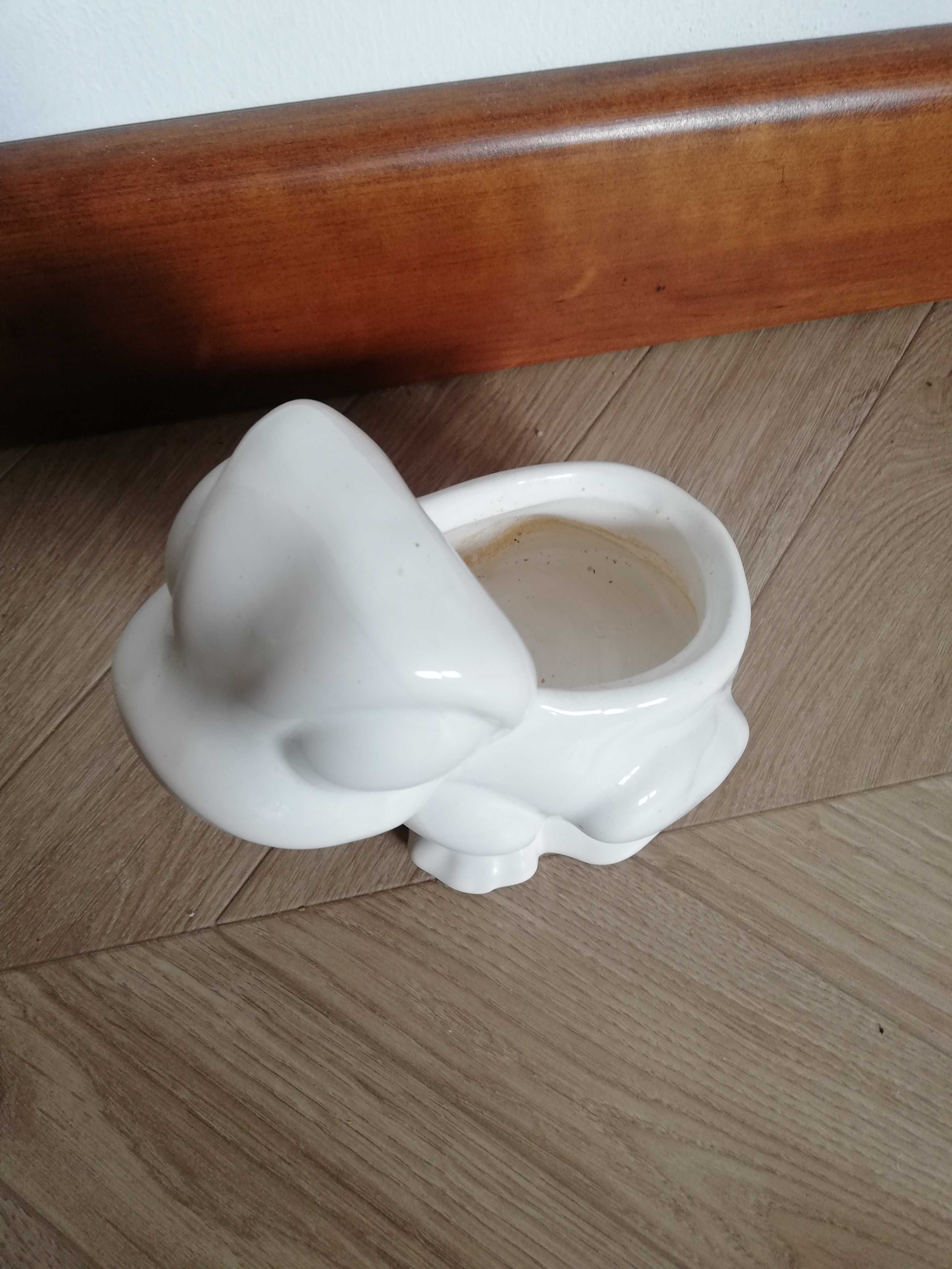 Doniczka ceramiczna pojemnik żaba biała