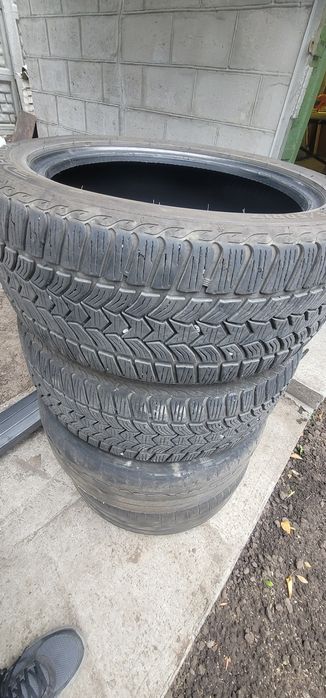 Шини 215/50R17  2шт
