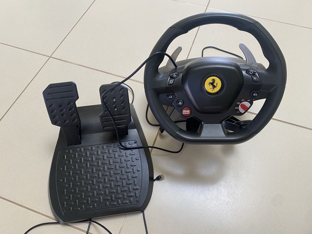Conjunto de volante e pedais