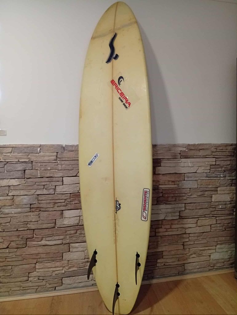 Prancha de surf em bom estado foi recuperada .