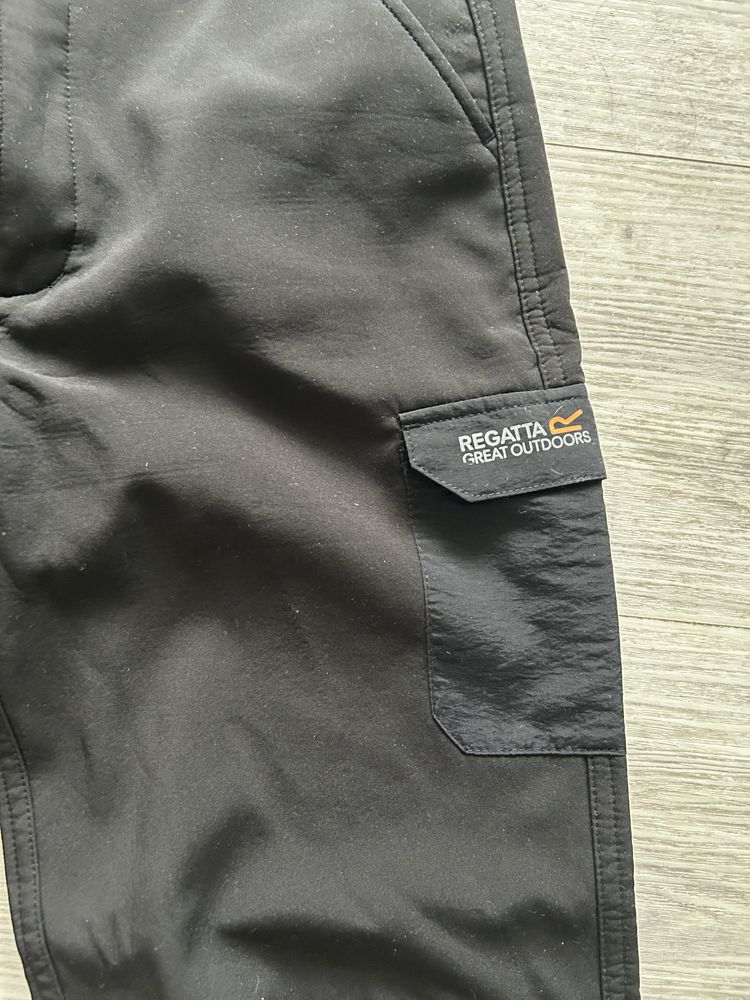 Чорні Softshell штани Regatta (11/12 років, EUR 152)