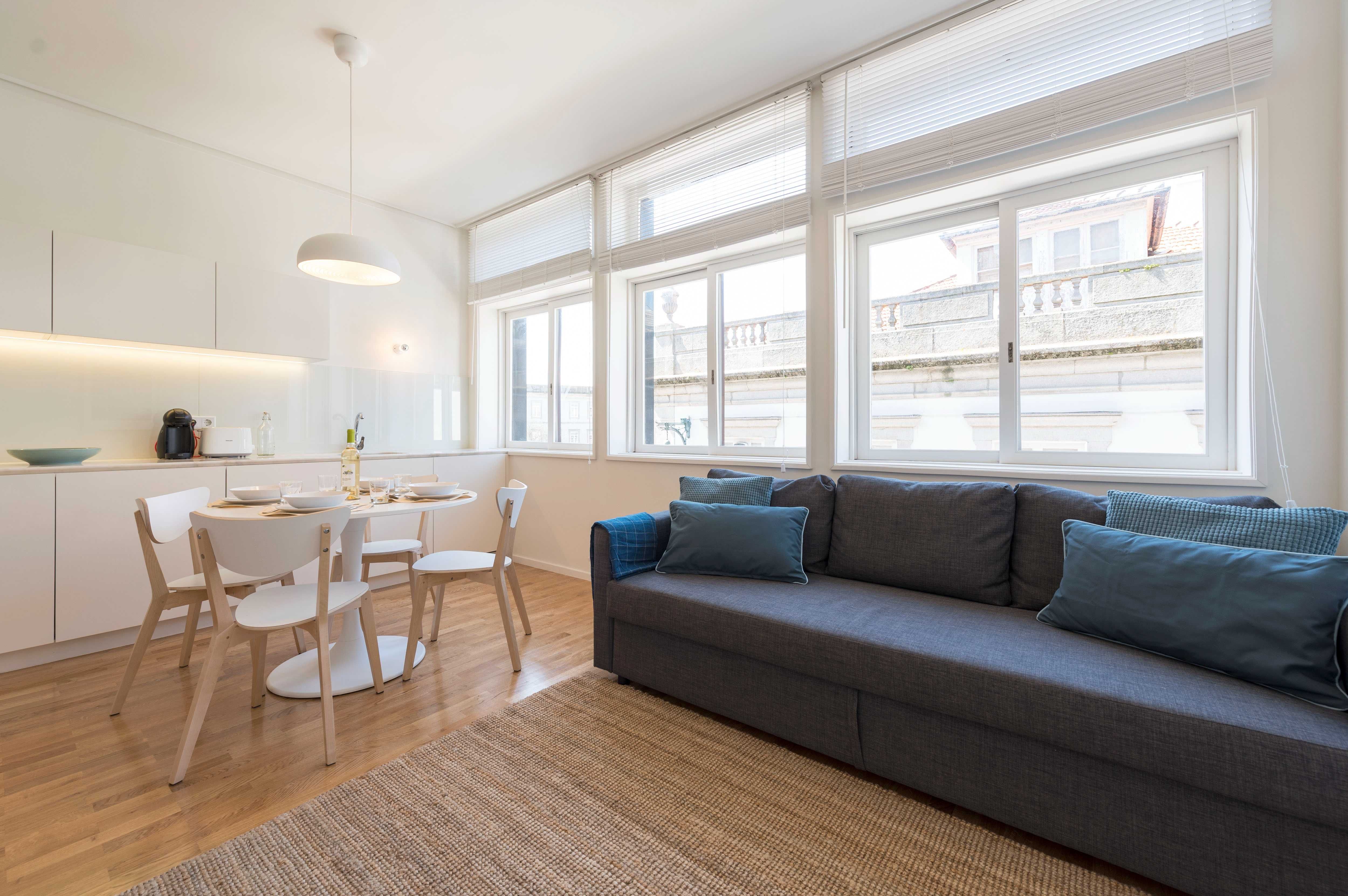 Apartamento T1 à Praça de Carlos Alberto no Porto.