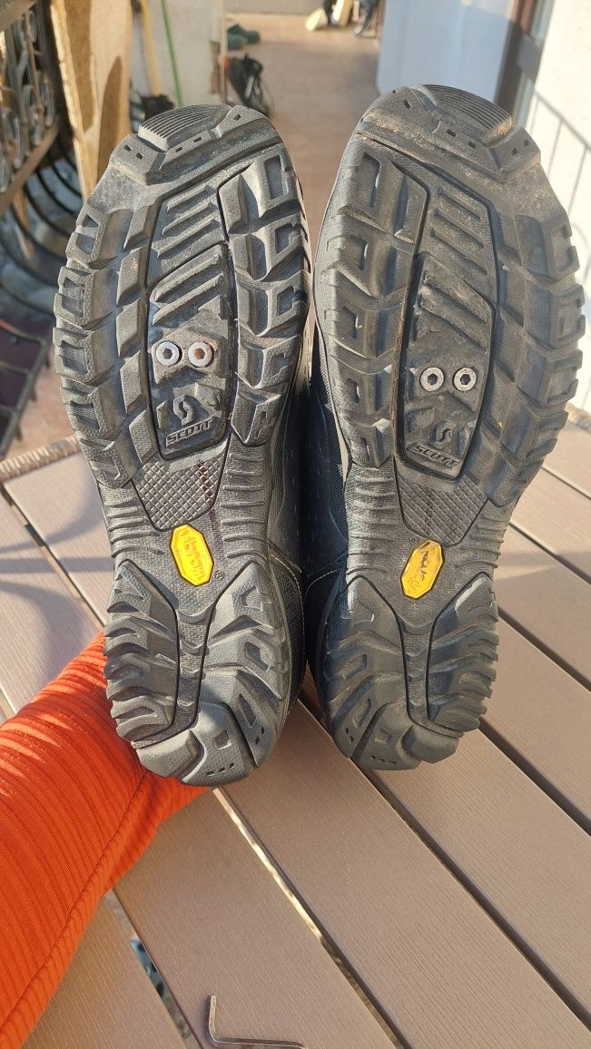 Контактні кросівки Scott ATR