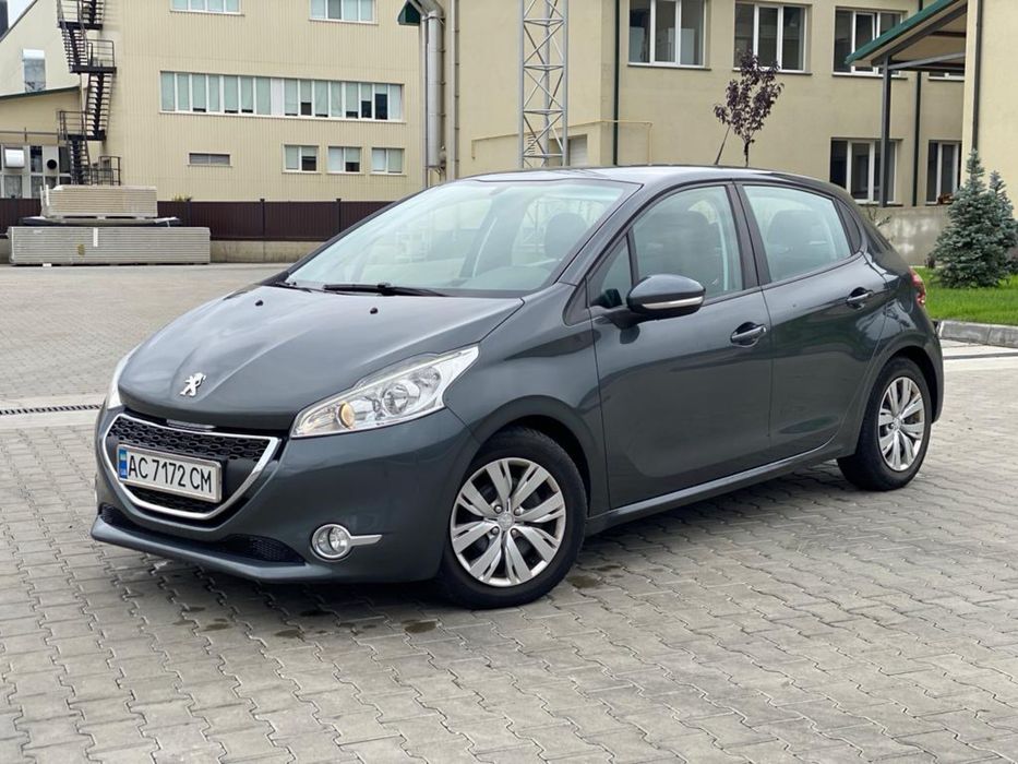 Автомобіль Peugeot 208 2012