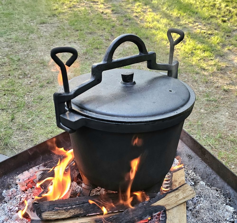 Kociołek Żeliwny Garnek Myśliwski Węgierski 8L na Grill Ognisko Duży
