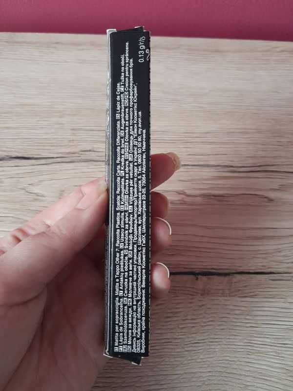 Kredka do brwi Avon Micro Fine 0,13g Light Brown.
