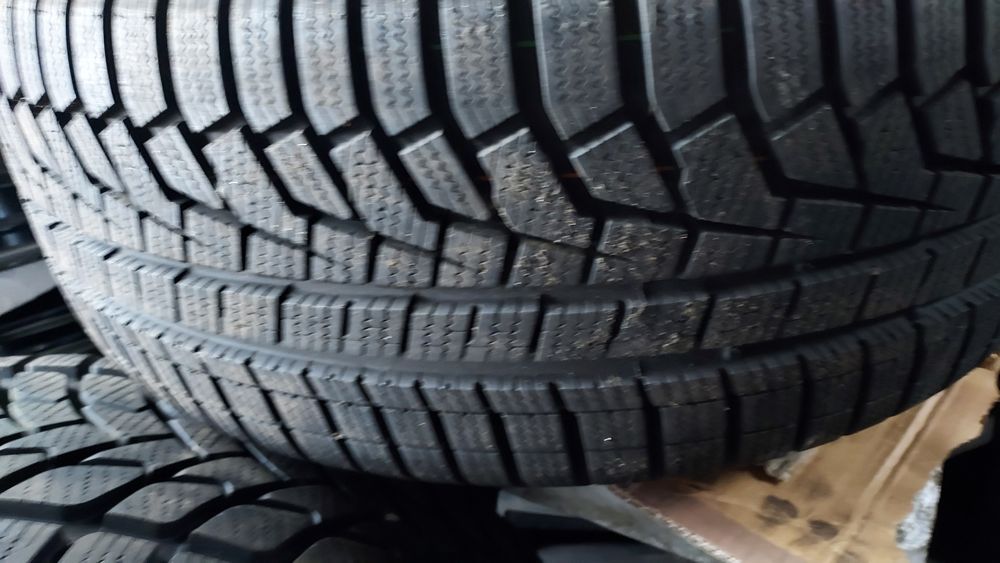 Opony zimowe Hankook 225/55R17 101V 19r. 7,5mm 2szt