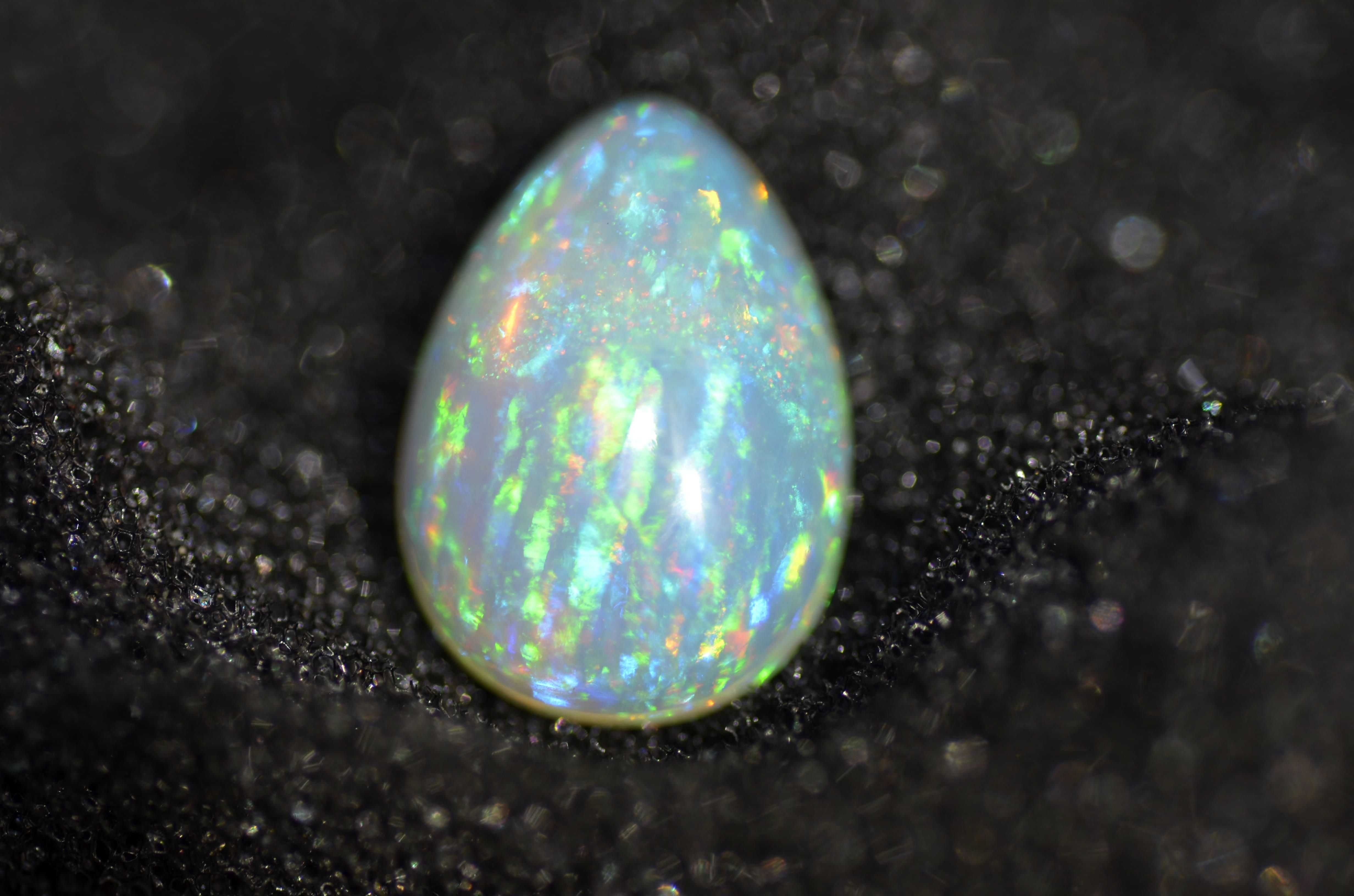 naturalny szlachetny opal etiopski 4,30 ct, łza